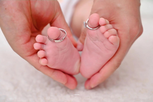 孟津满月宝宝只放屁不排便